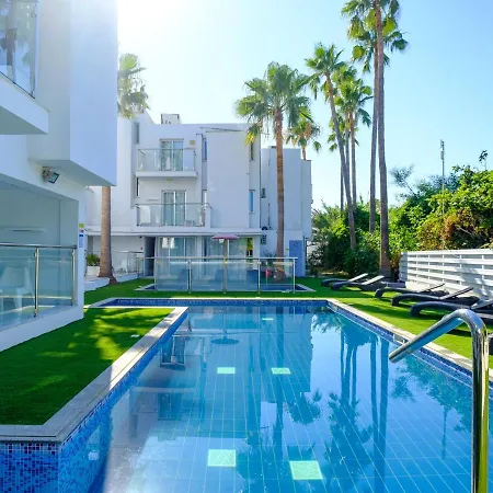Wonderful Vacation Home For Small Families In Beautiful Ayia Napa All Yours アパート アヤナパ