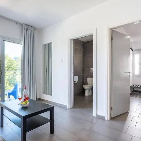 Wonderful Vacation Home For Small Families In Beautiful Ayia Napa All Yours * איה נאפה